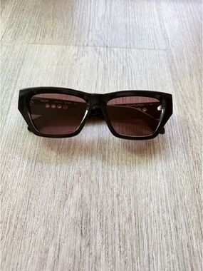 quay australia no apologies black brown lens square grommet sunglasses eyewear